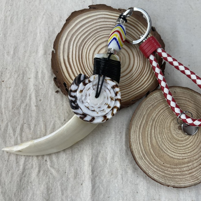 【南島】 原住民飾品鑰匙圈 / 大型山豬牙鑰匙圈-貝殼日光
