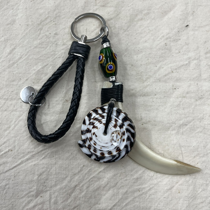 【南島】 原住民飾品鑰匙圈 / 大型山豬牙鑰匙圈-貝殼眼睛