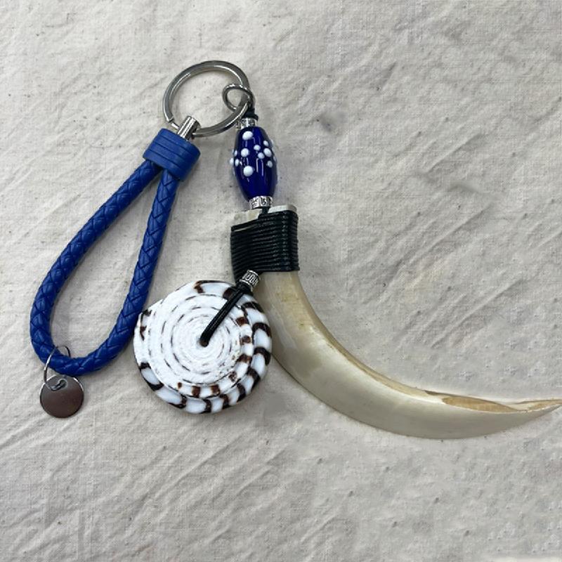 【南島】 原住民飾品鑰匙圈 / 大型山豬牙鑰匙圈-貝殼天牛商品圖