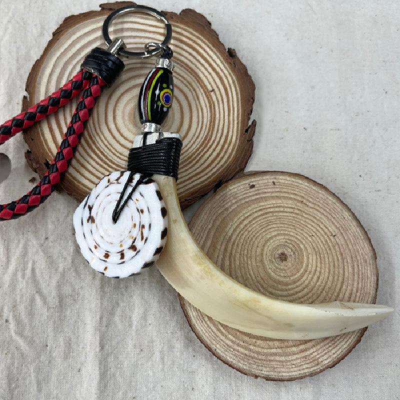 【南島】 原住民飾品鑰匙圈 / 大型山豬牙鑰匙圈 -貝殼太陽商品圖